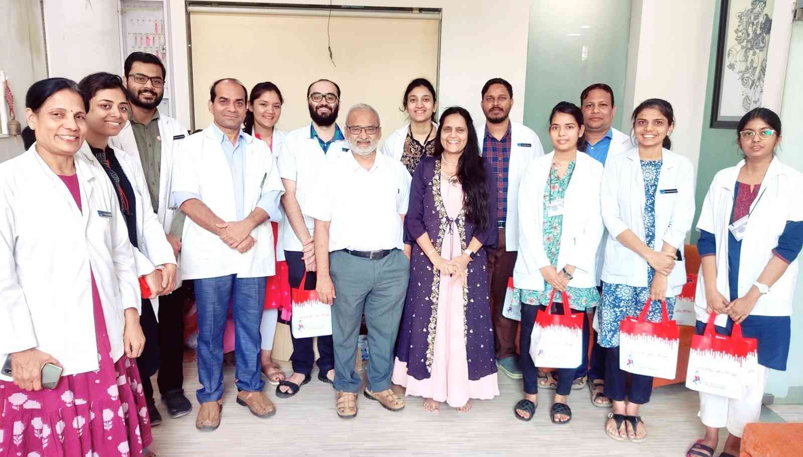 Drashti Netralaya directors and trainee doctors
