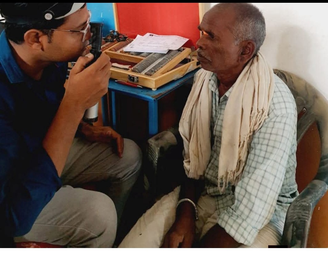 An eye examination at Drashti Eye Care, Sagwada