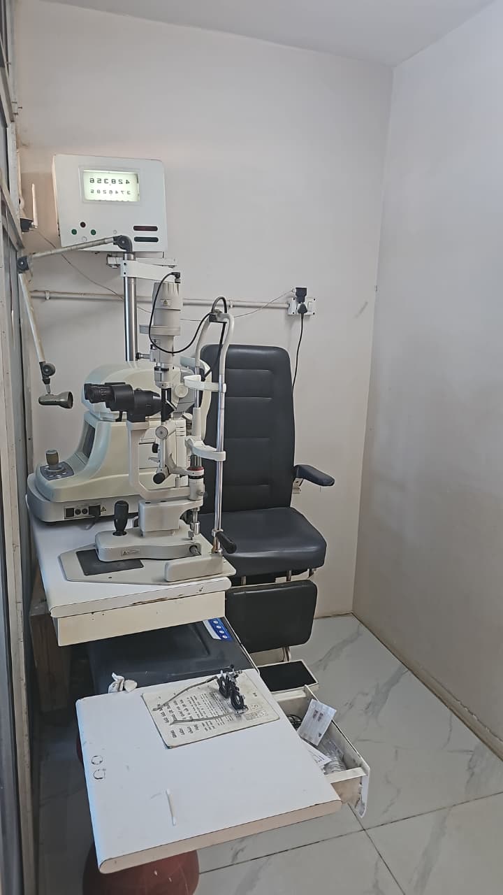 Eye examination chair and equipment at the Partapur centre