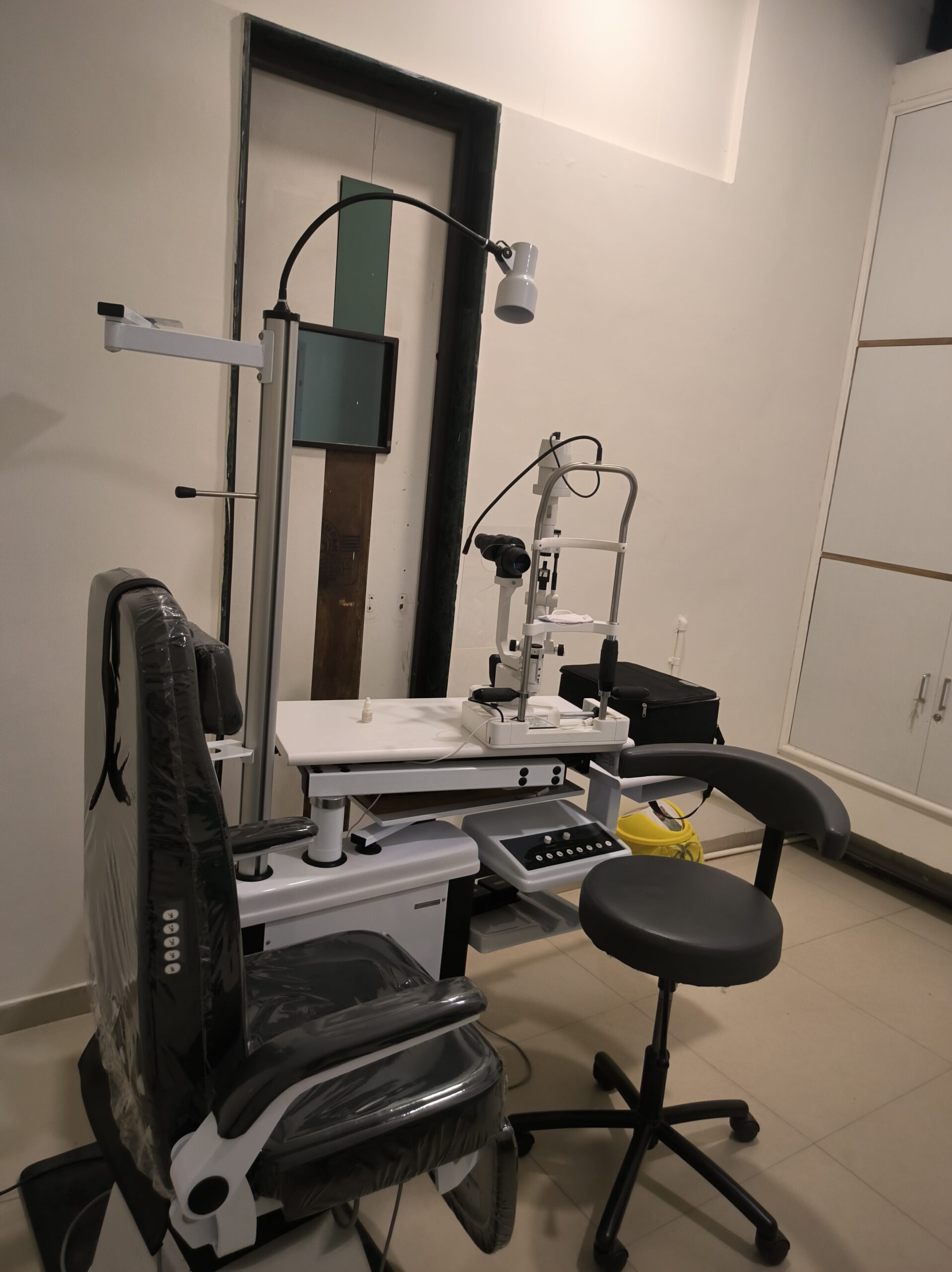 Eye examination chair and equipment at the Godhra centre